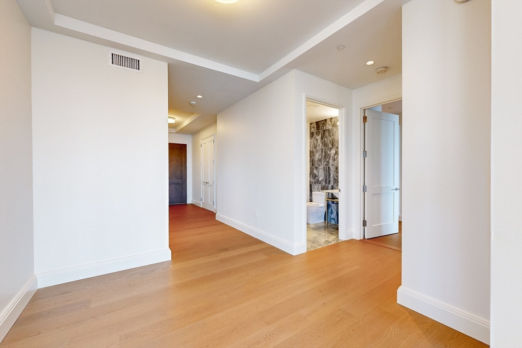 240 Devonshire Street # 4201