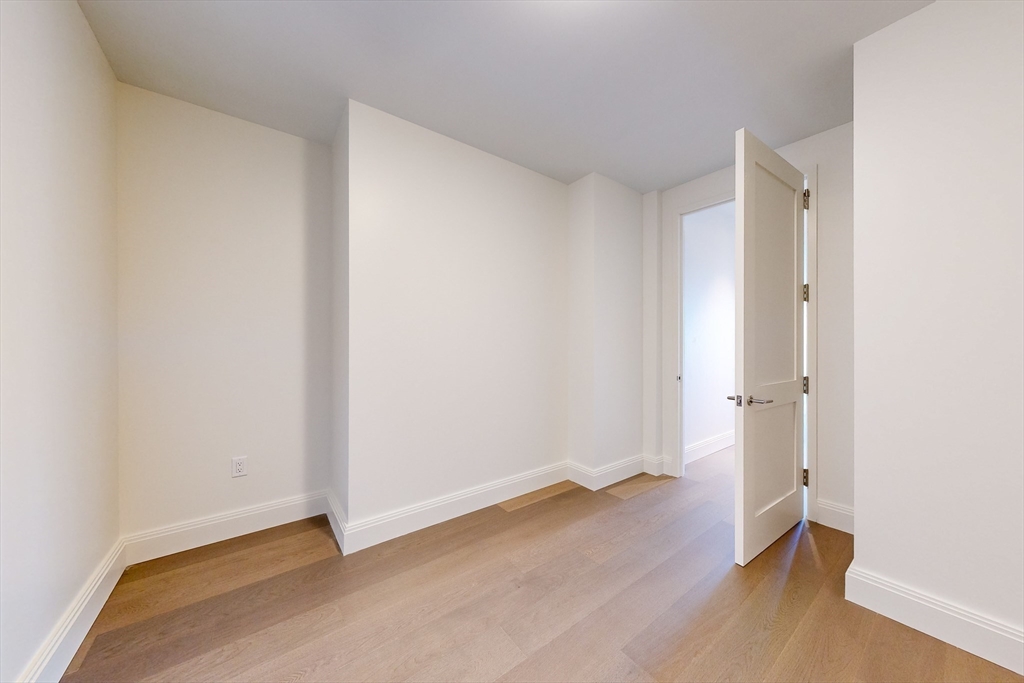 240 Devonshire Street # 4201