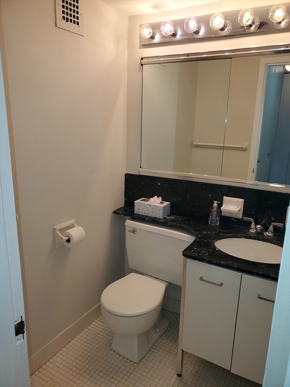 2 Hawthorne Pl # 7B