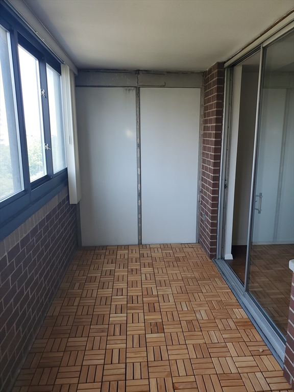 2 Hawthorne Pl # 7B
