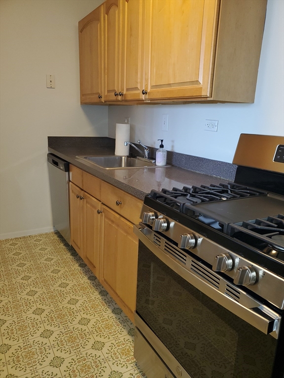 2 Hawthorne Pl # 7B