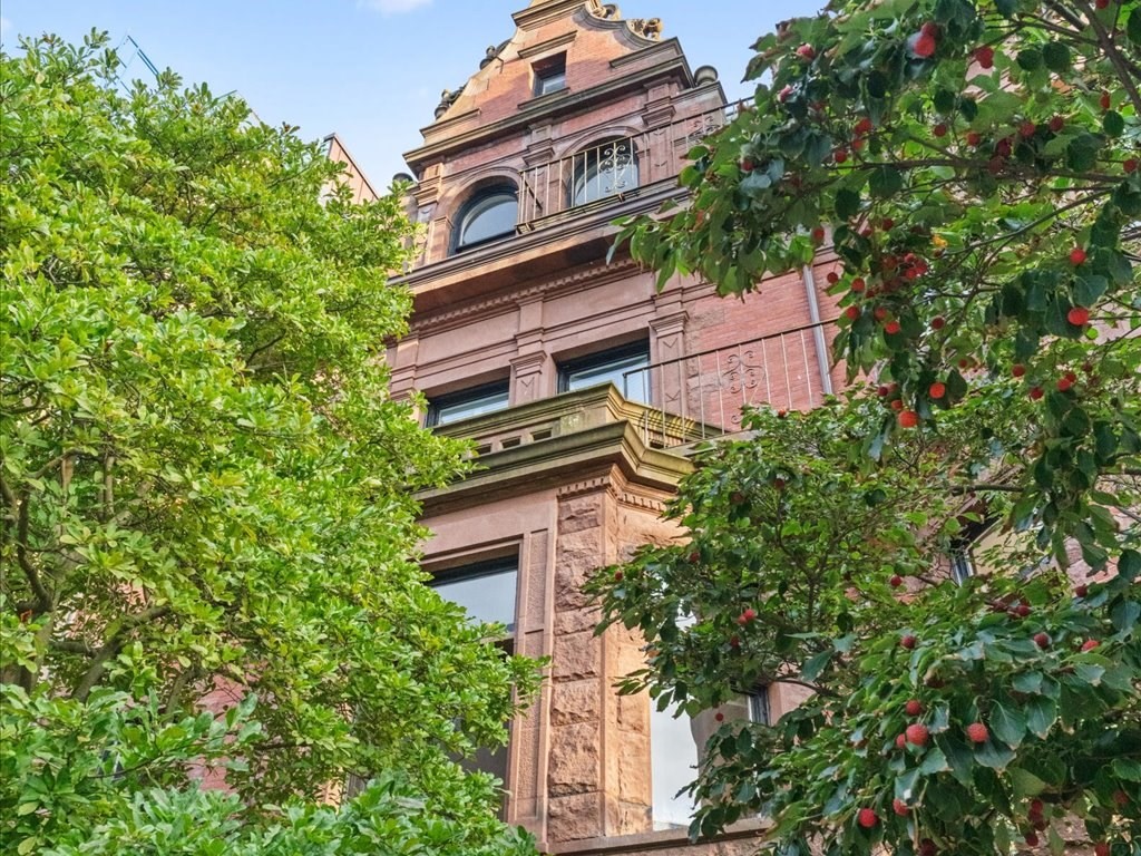 176 Commonwealth
