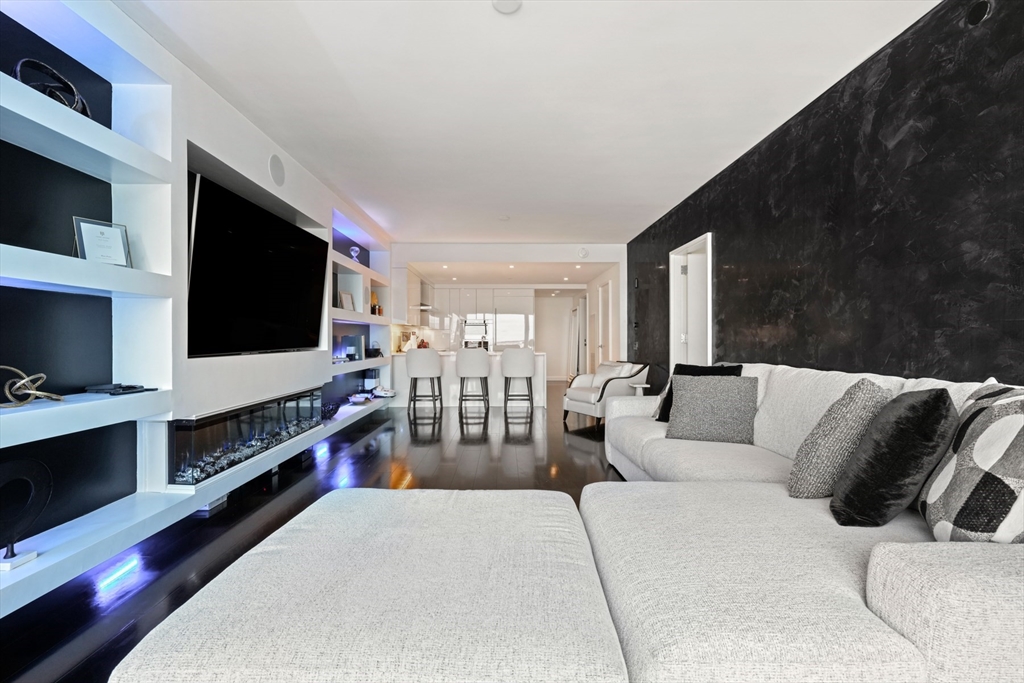 150 Seaport Blvd # 17C