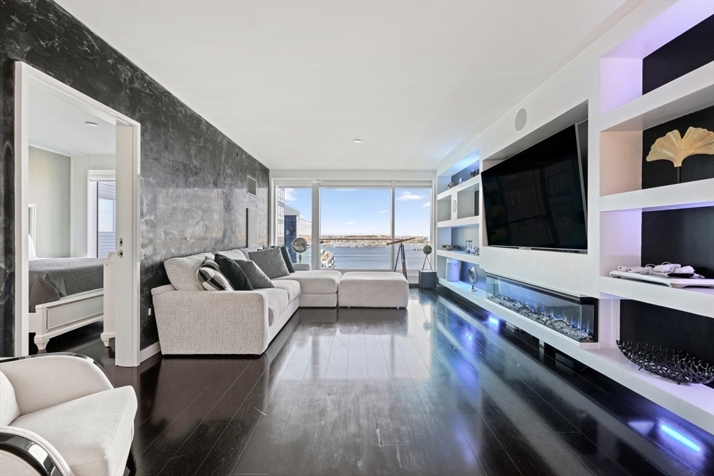 150 Seaport Blvd # 17C