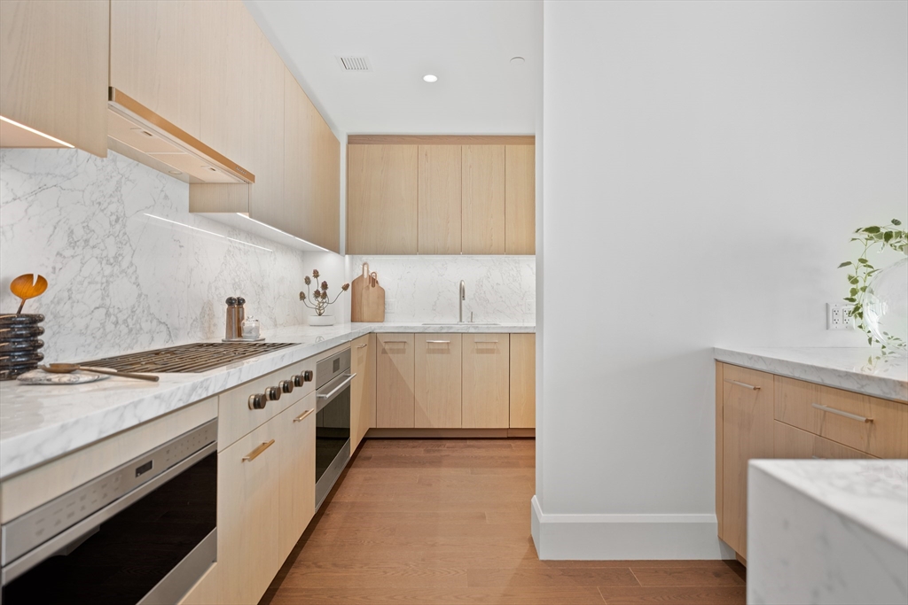 430 Stuart St # 27D