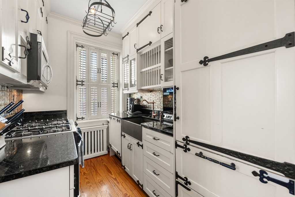 49 Grove St Unit: Penthouse