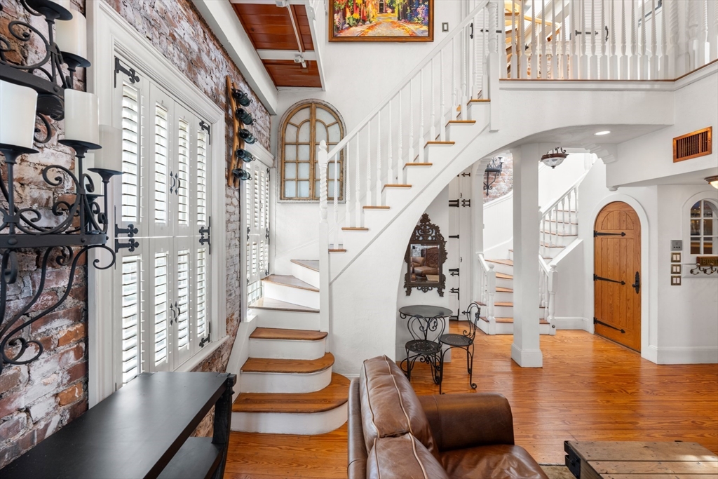 49 Grove St Unit: Penthouse