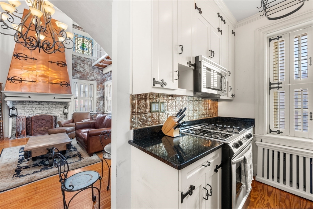 49 Grove St Unit: Penthouse