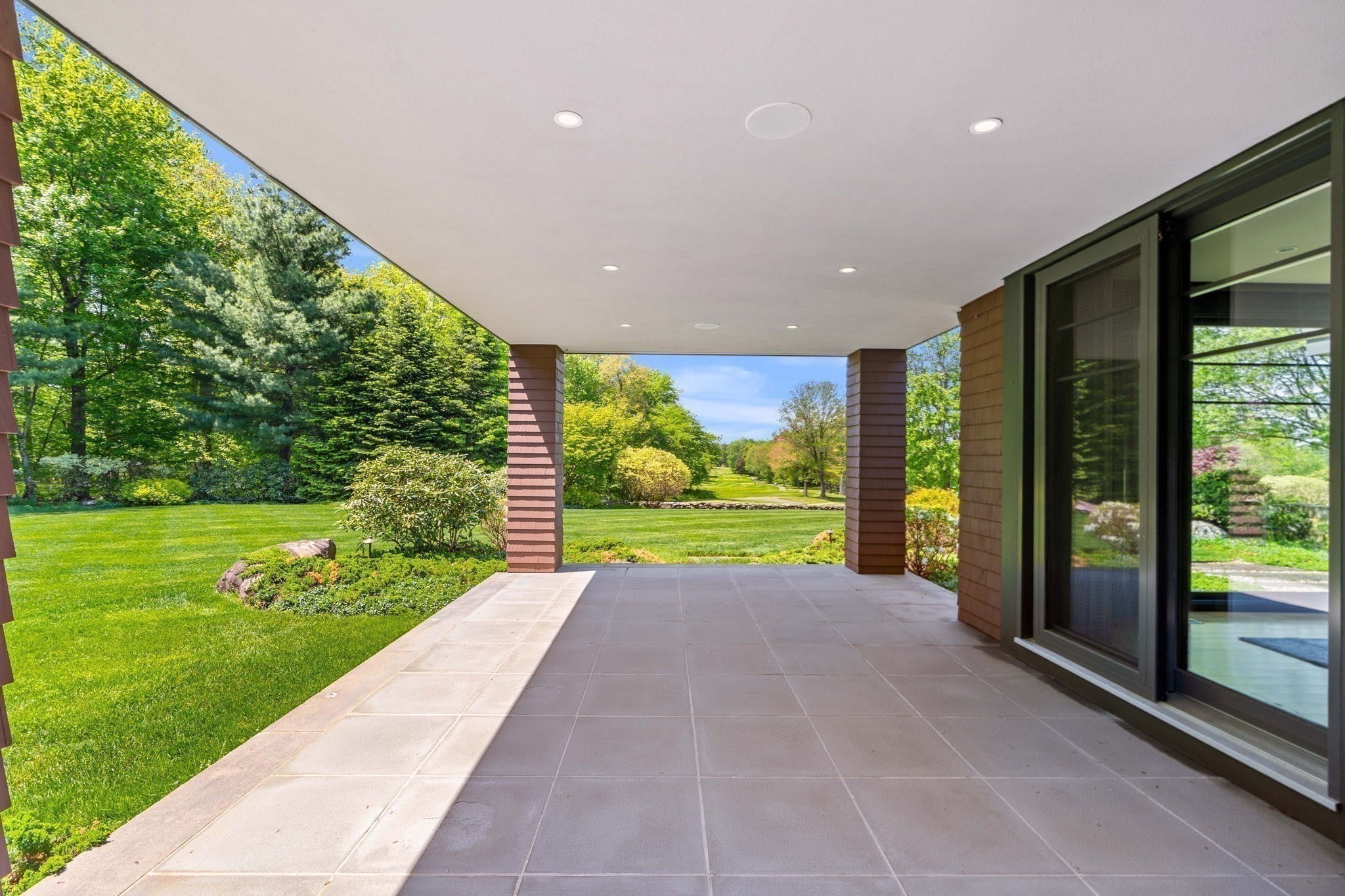 5 Redwood Cir