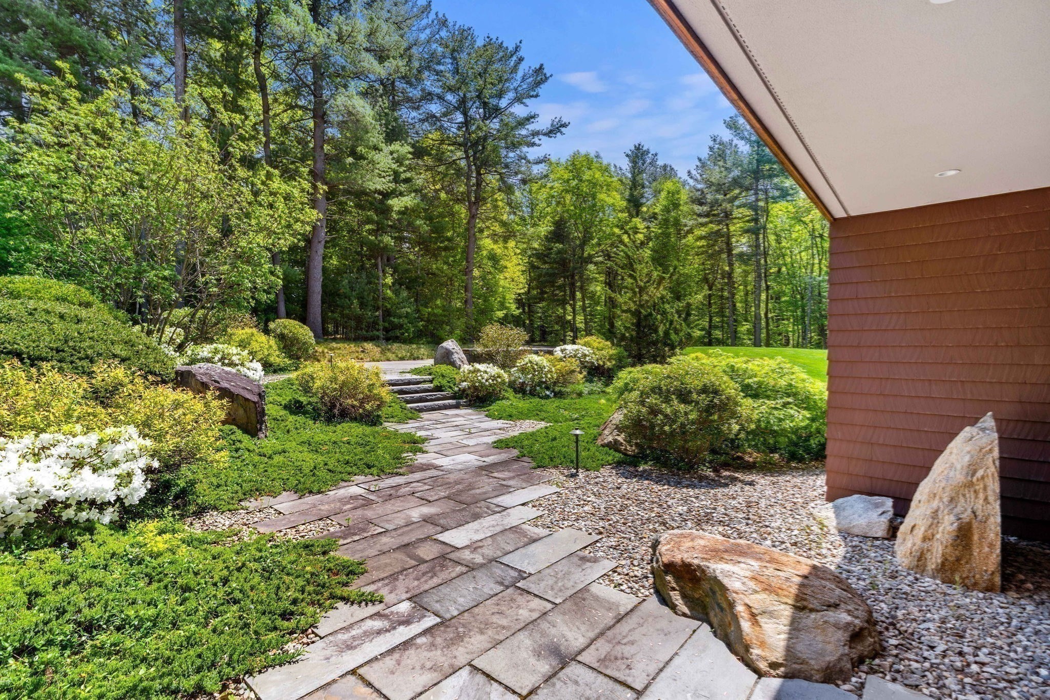 5 Redwood Cir