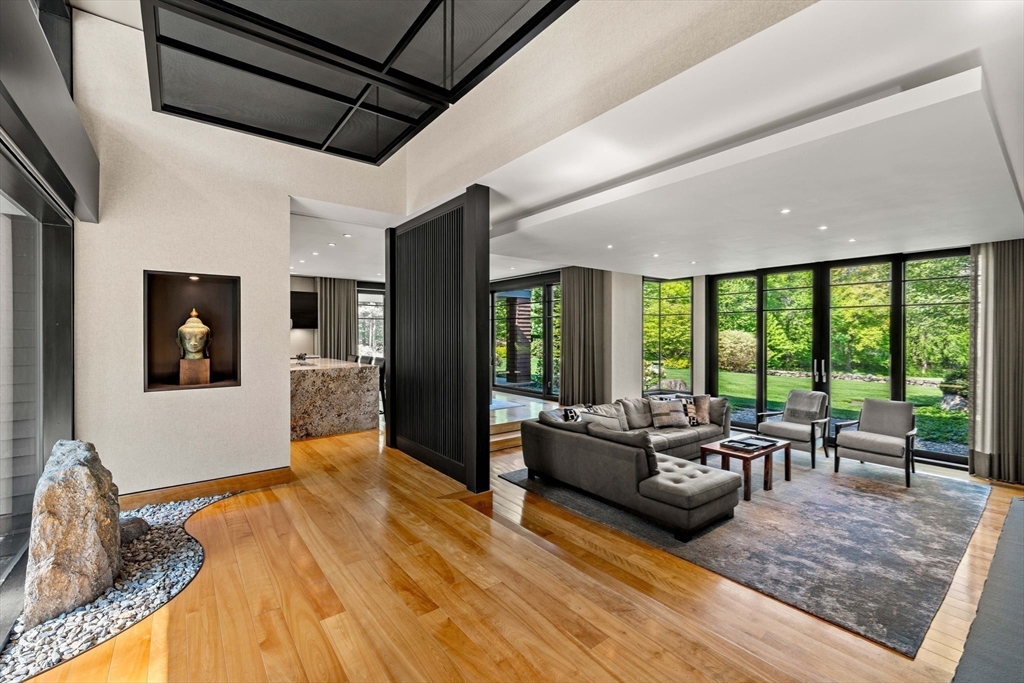 5 Redwood Cir