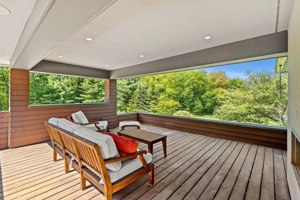 5 Redwood Cir