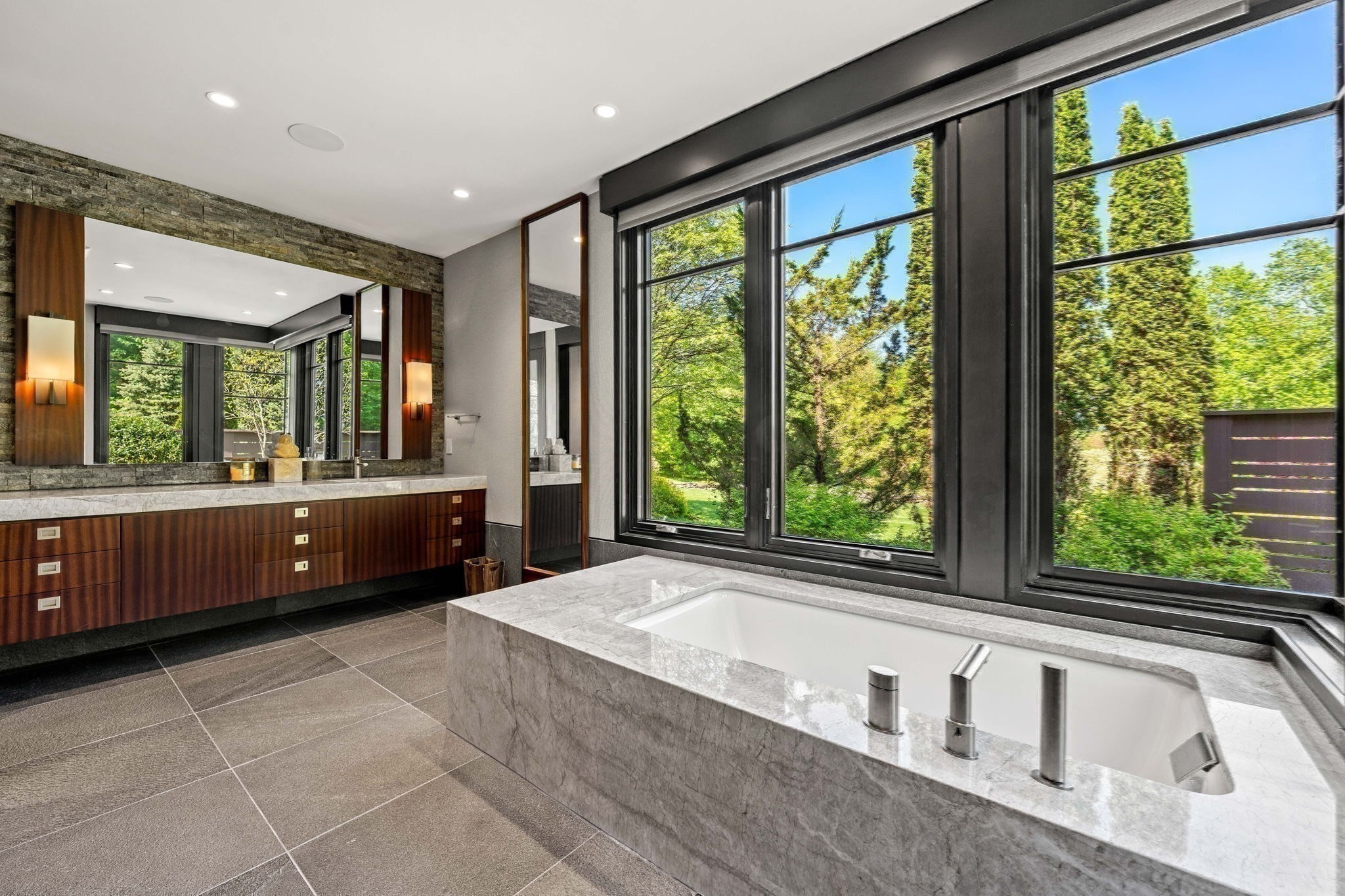 5 Redwood Cir