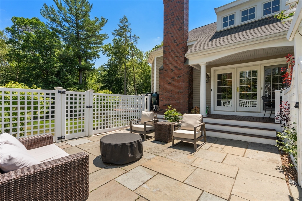 120 Deerfield Ln