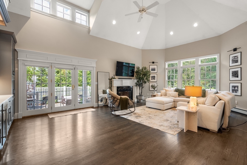 120 Deerfield Ln
