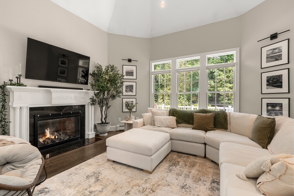 120 Deerfield Ln