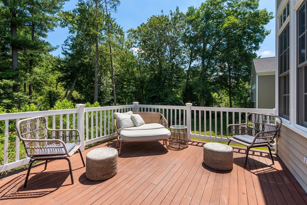 120 Deerfield Ln