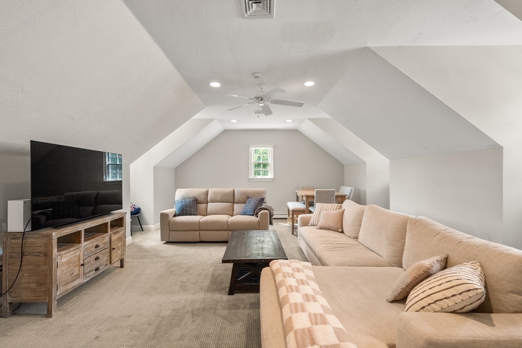 120 Deerfield Ln