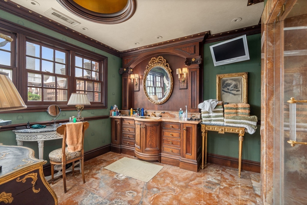 316 Beacon St # 4