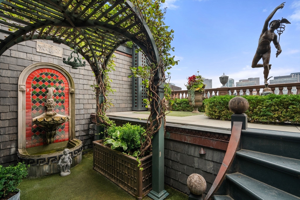 316 Beacon St # 4