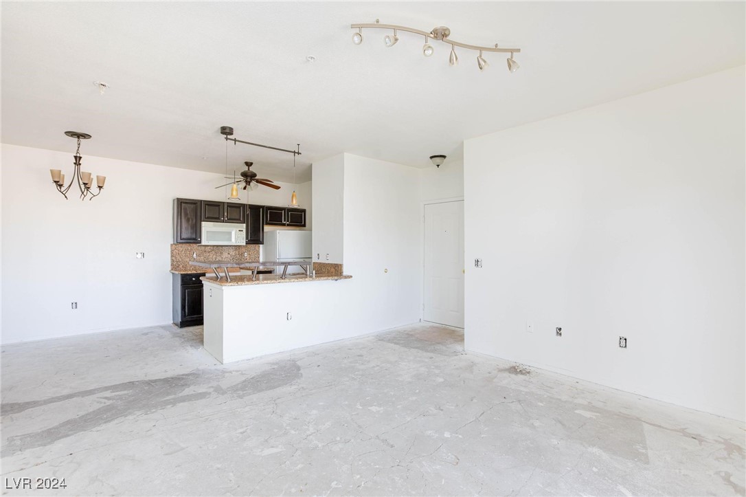 2900 Sunridge Heights Parkway 933