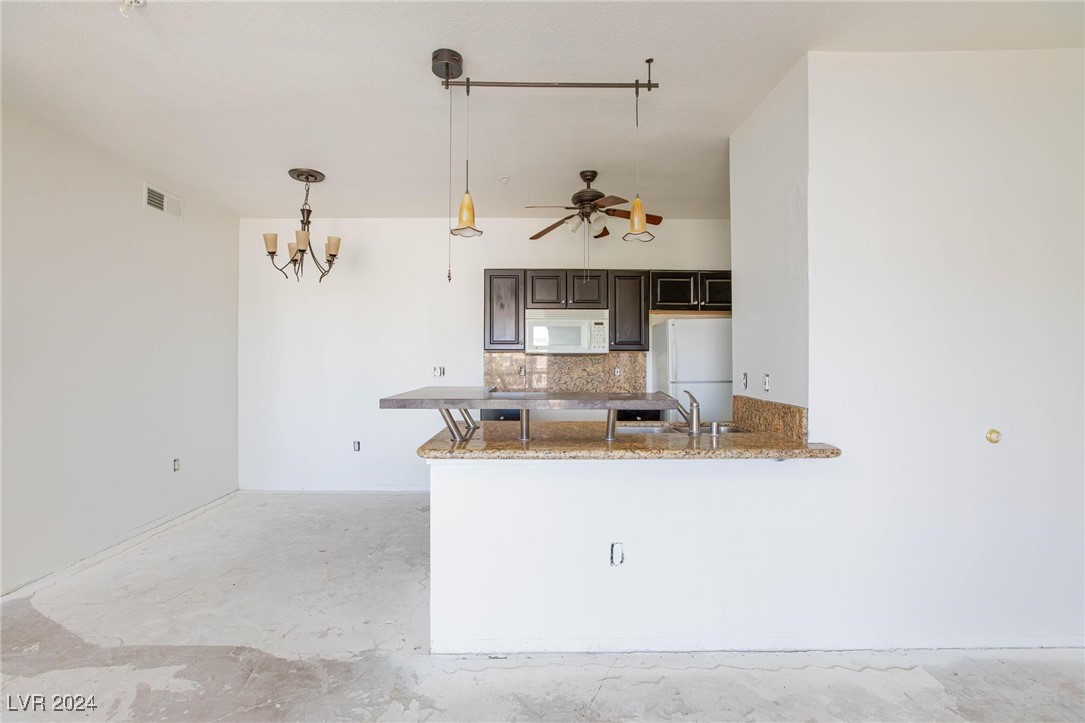 2900 Sunridge Heights Parkway 933
