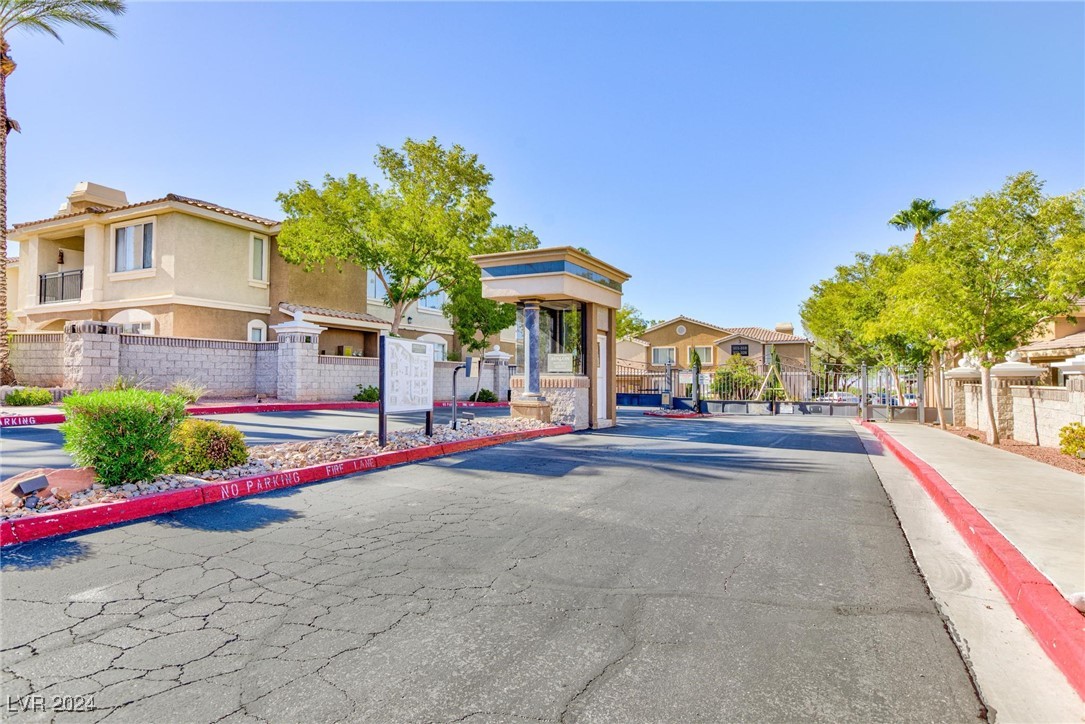 2900 Sunridge Heights Parkway 933