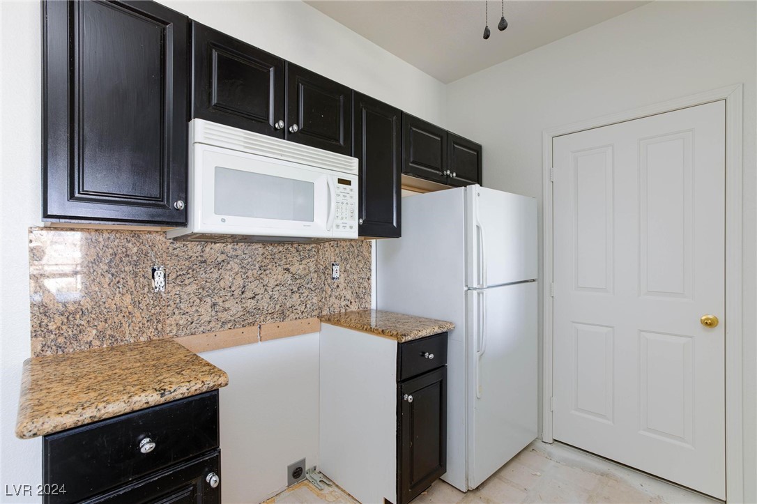 2900 Sunridge Heights Parkway 933