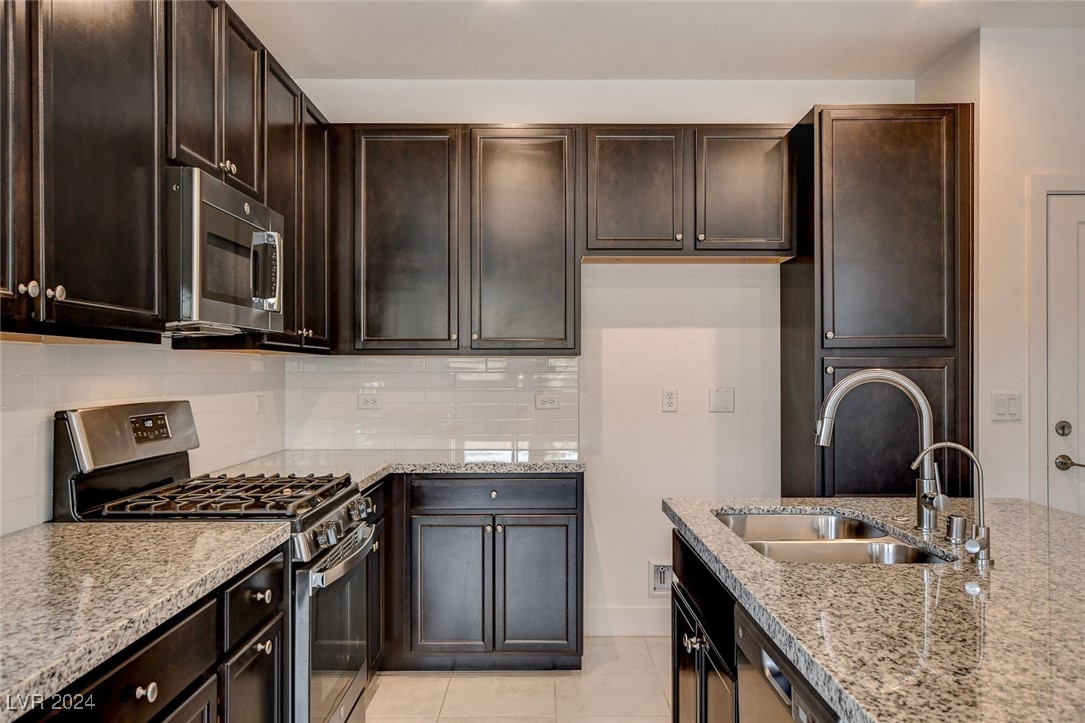 9807 Ravenstone Street