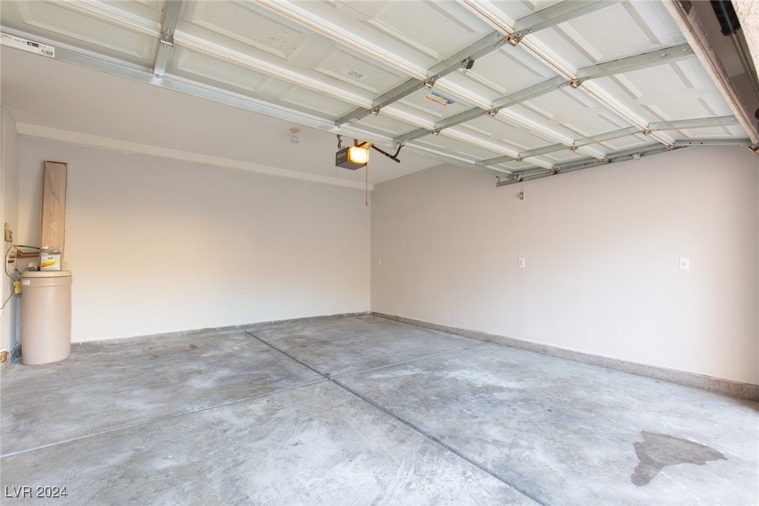 1477 Summer Glow Avenue