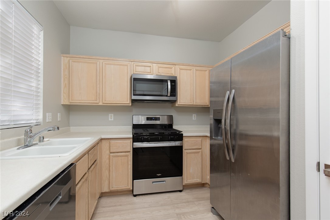 1477 Summer Glow Avenue