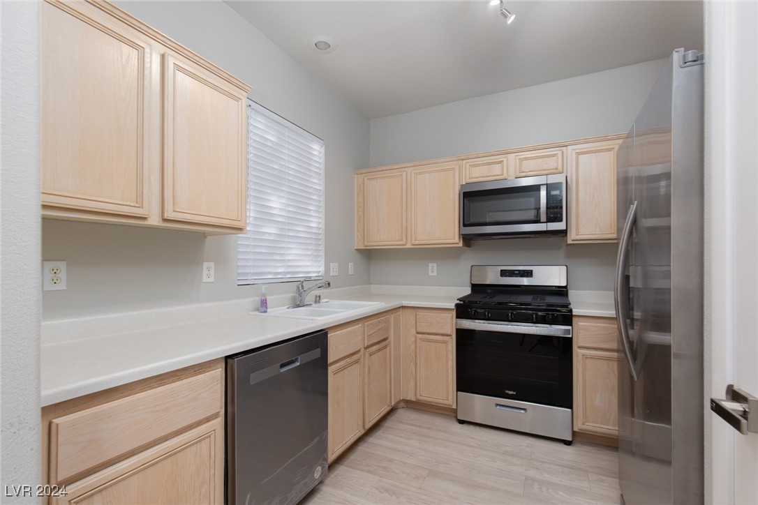 1477 Summer Glow Avenue