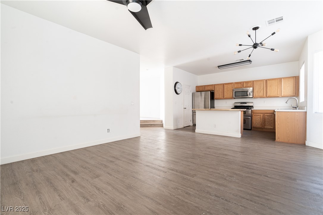 6641 Hurkling Stone Avenue