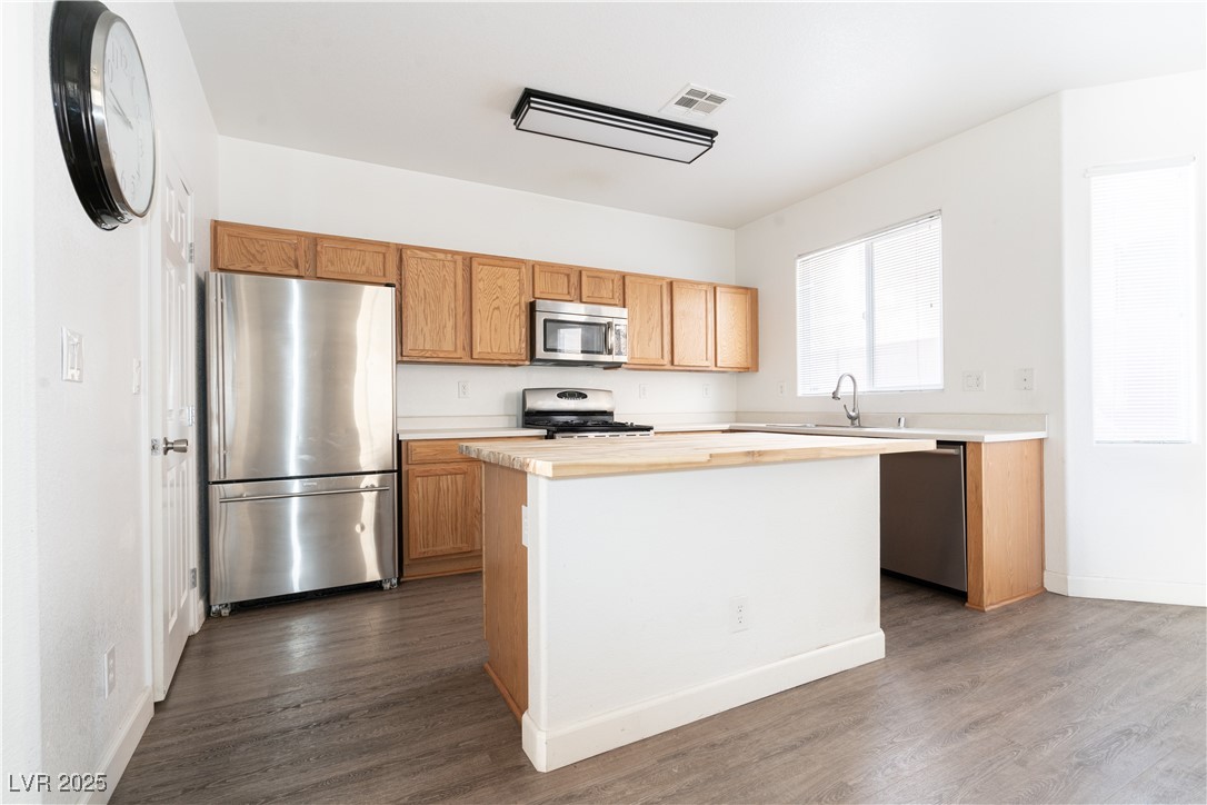 6641 Hurkling Stone Avenue