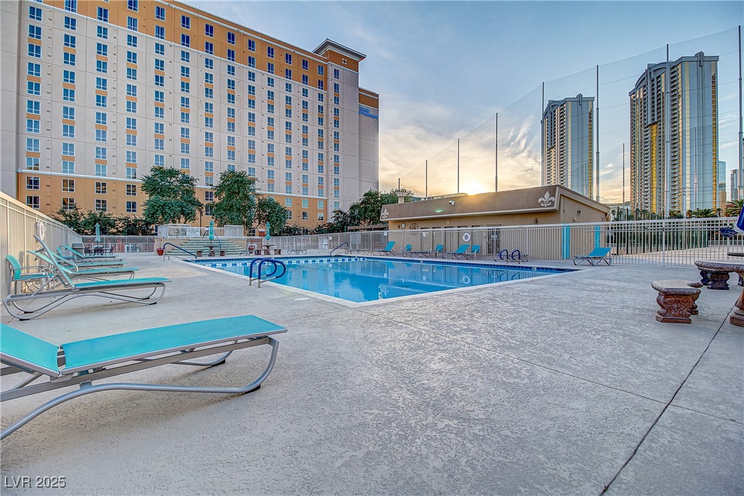 205 East Harmon Avenue 306
