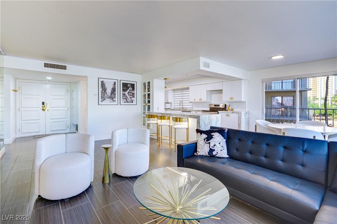 205 East Harmon Avenue 406