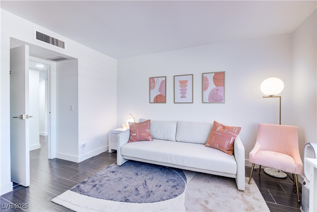 205 East Harmon Avenue 406