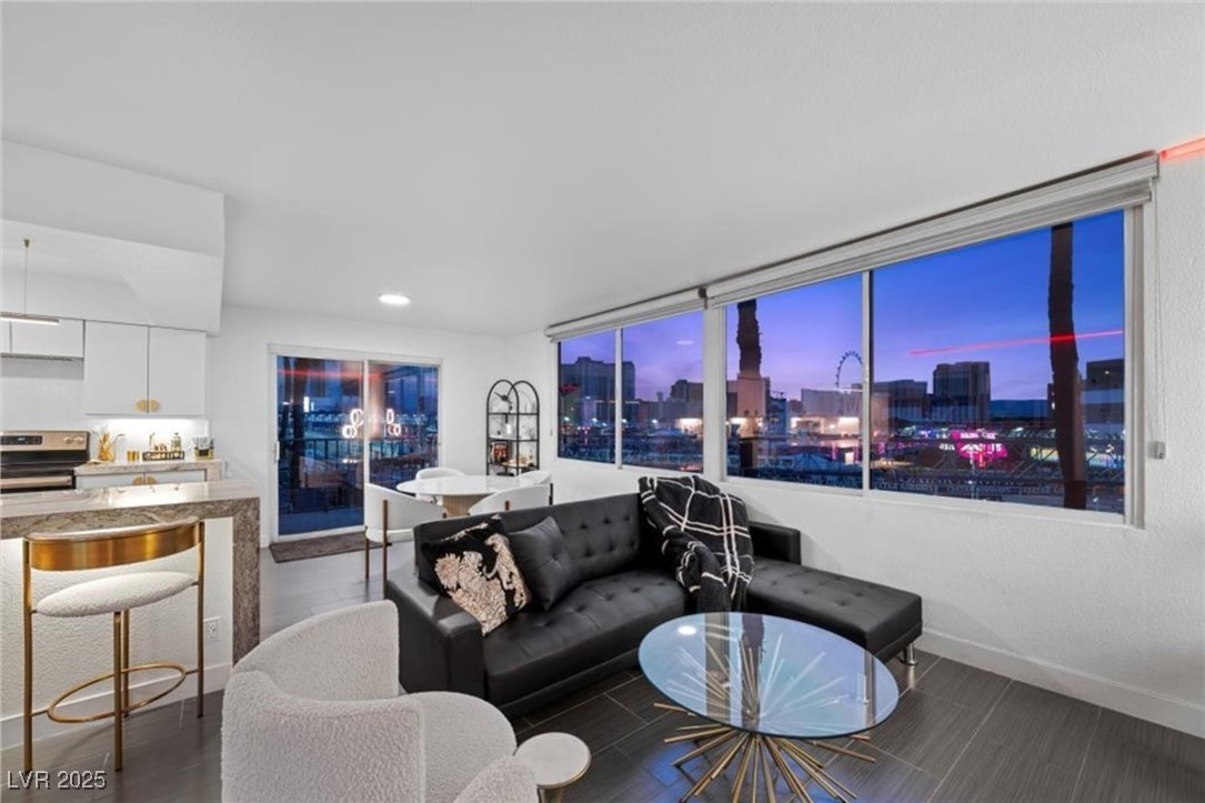 205 East Harmon Avenue 406