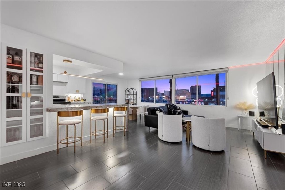 205 East Harmon Avenue 406