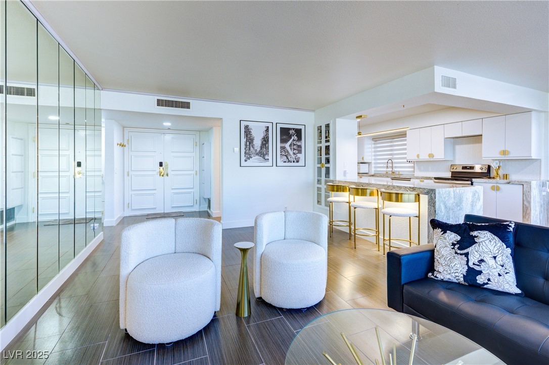 205 East Harmon Avenue 406