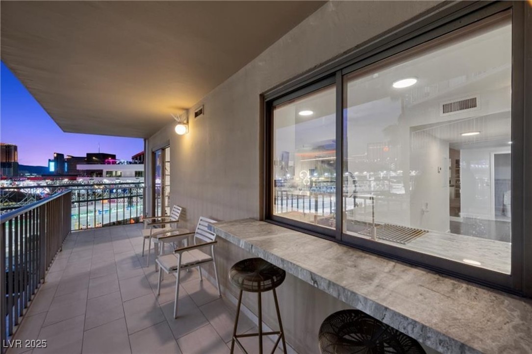 205 East Harmon Avenue 406