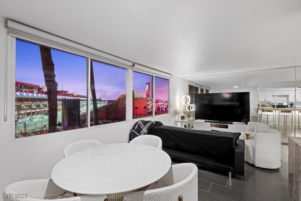 205 East Harmon Avenue 406