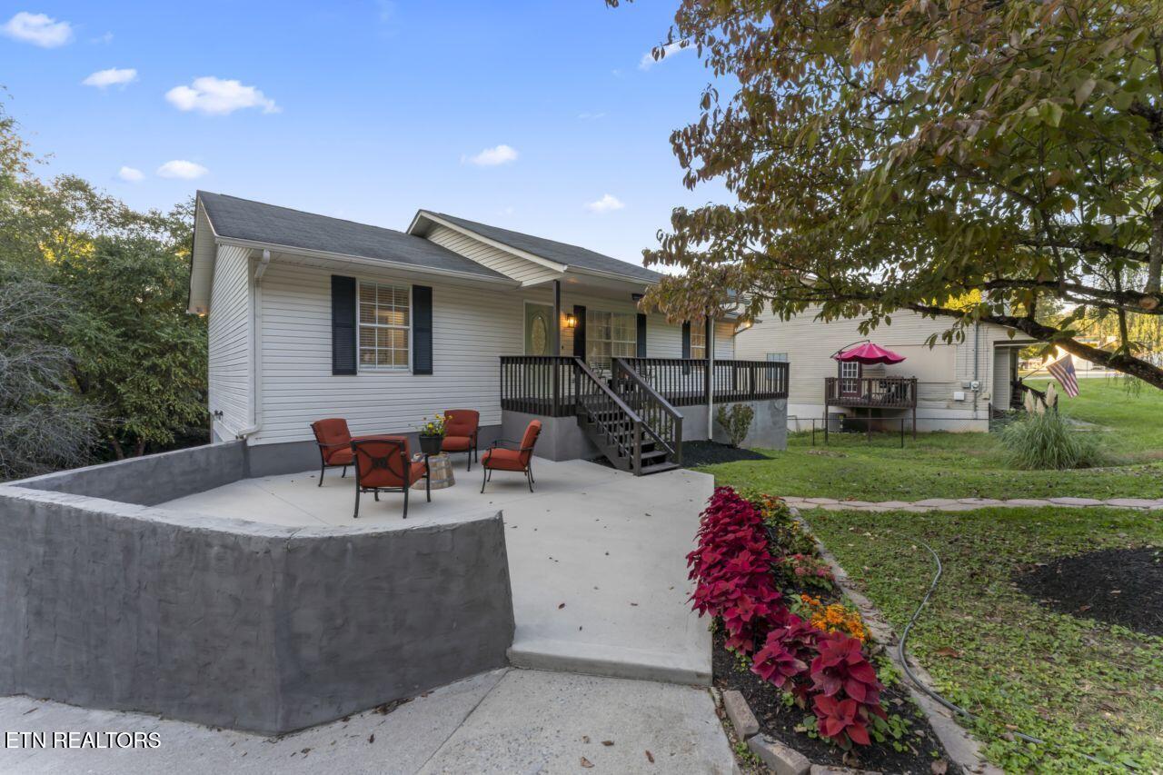 6011 Rolling Ridge Drive