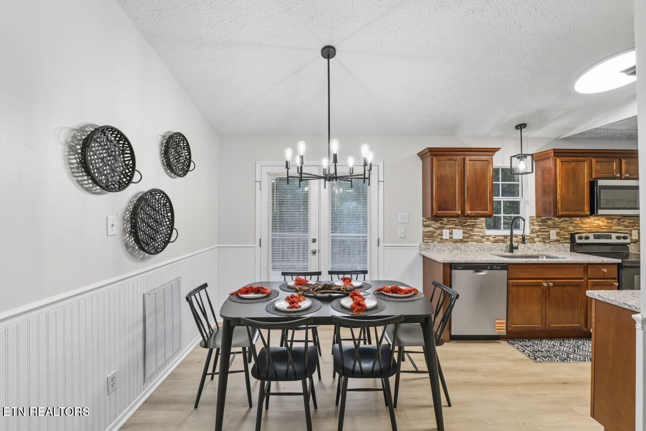 6011 Rolling Ridge Drive