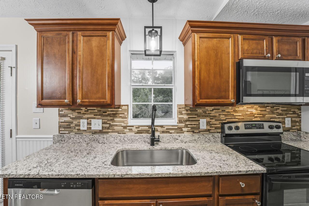 6011 Rolling Ridge Drive