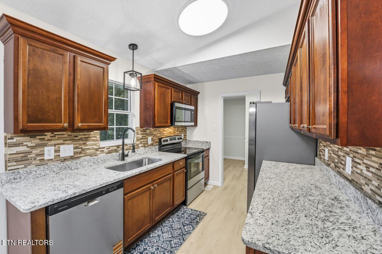 6011 Rolling Ridge Drive