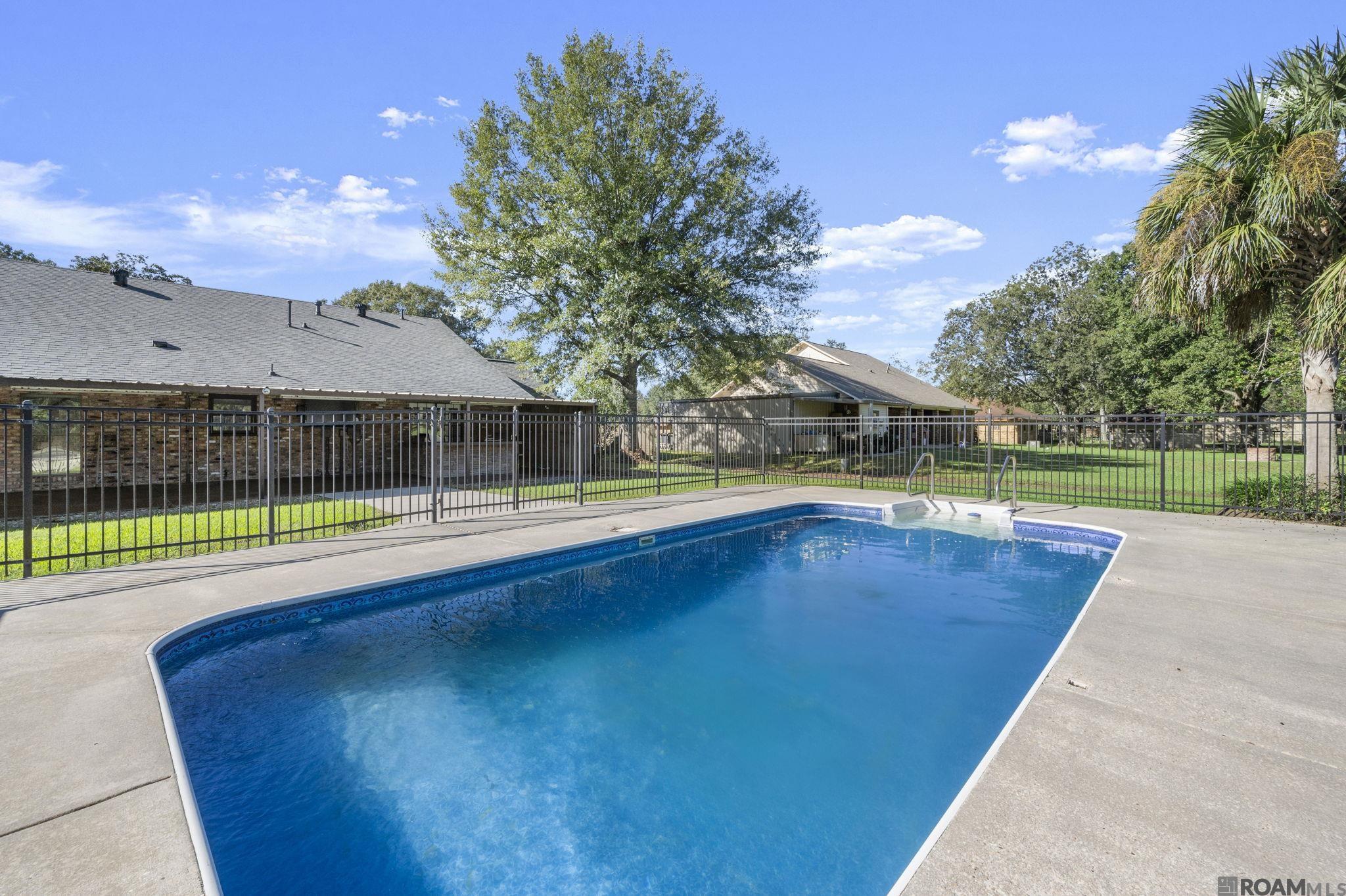 1750 Live Oak Dr