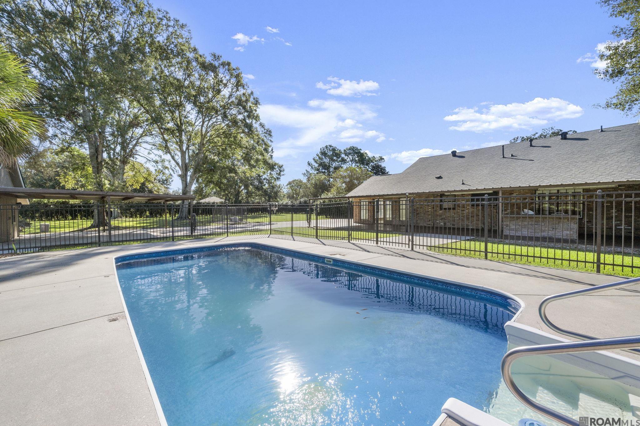 1750 Live Oak Dr