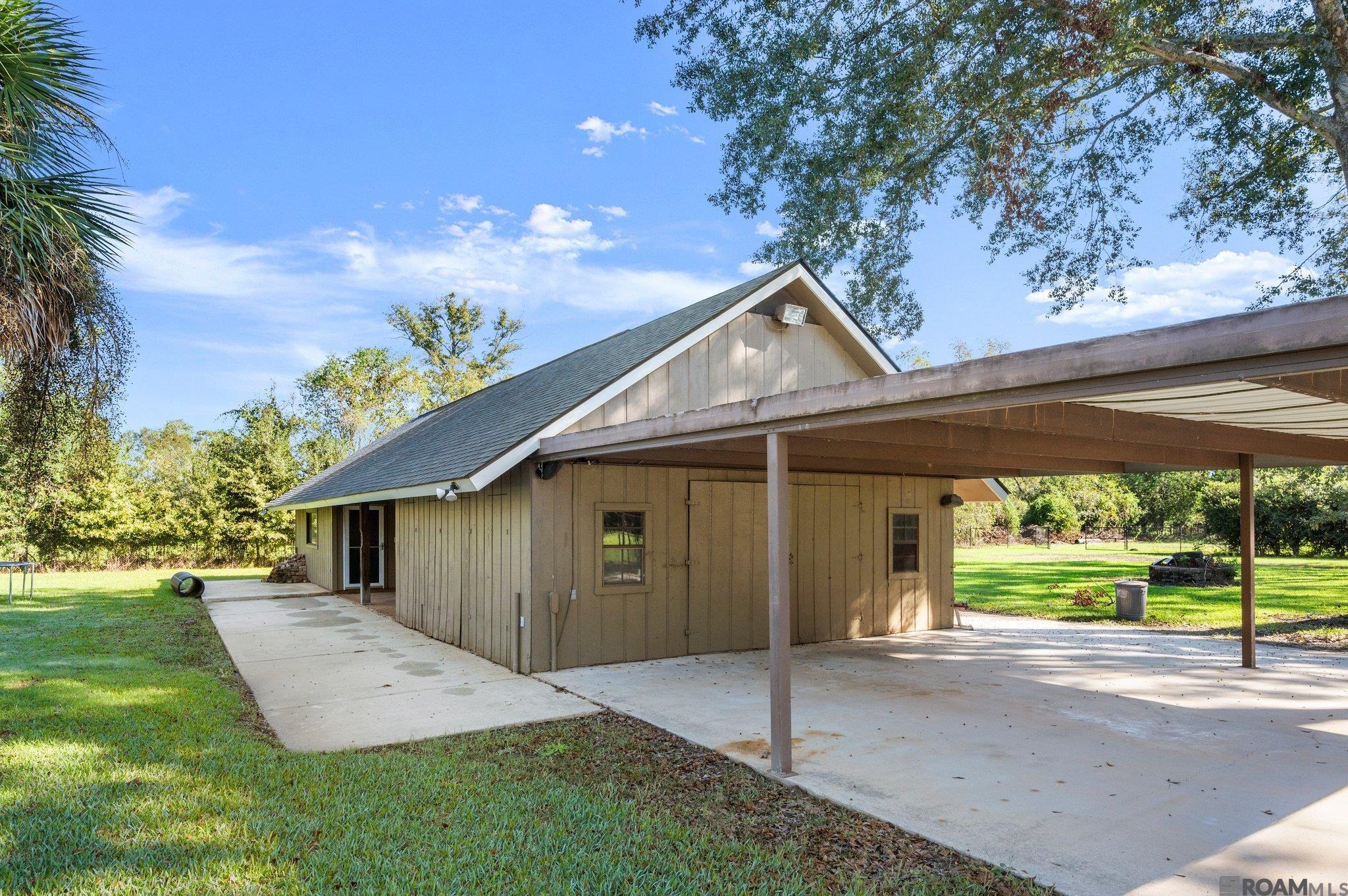 1750 Live Oak Dr