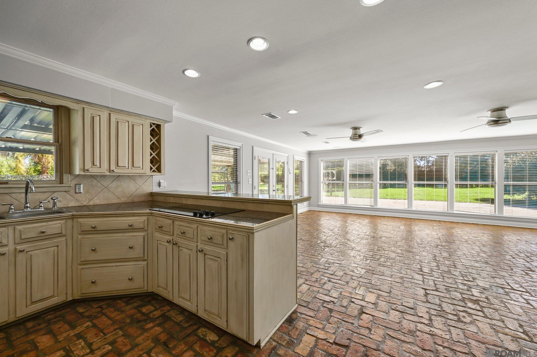 1750 Live Oak Dr